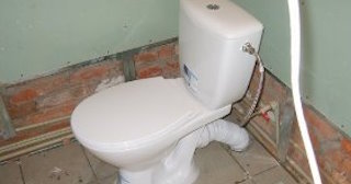Установка приставного унитаза в Краснотурьинске - монтаж и подключение, СантехДомКту от 5084 рублей